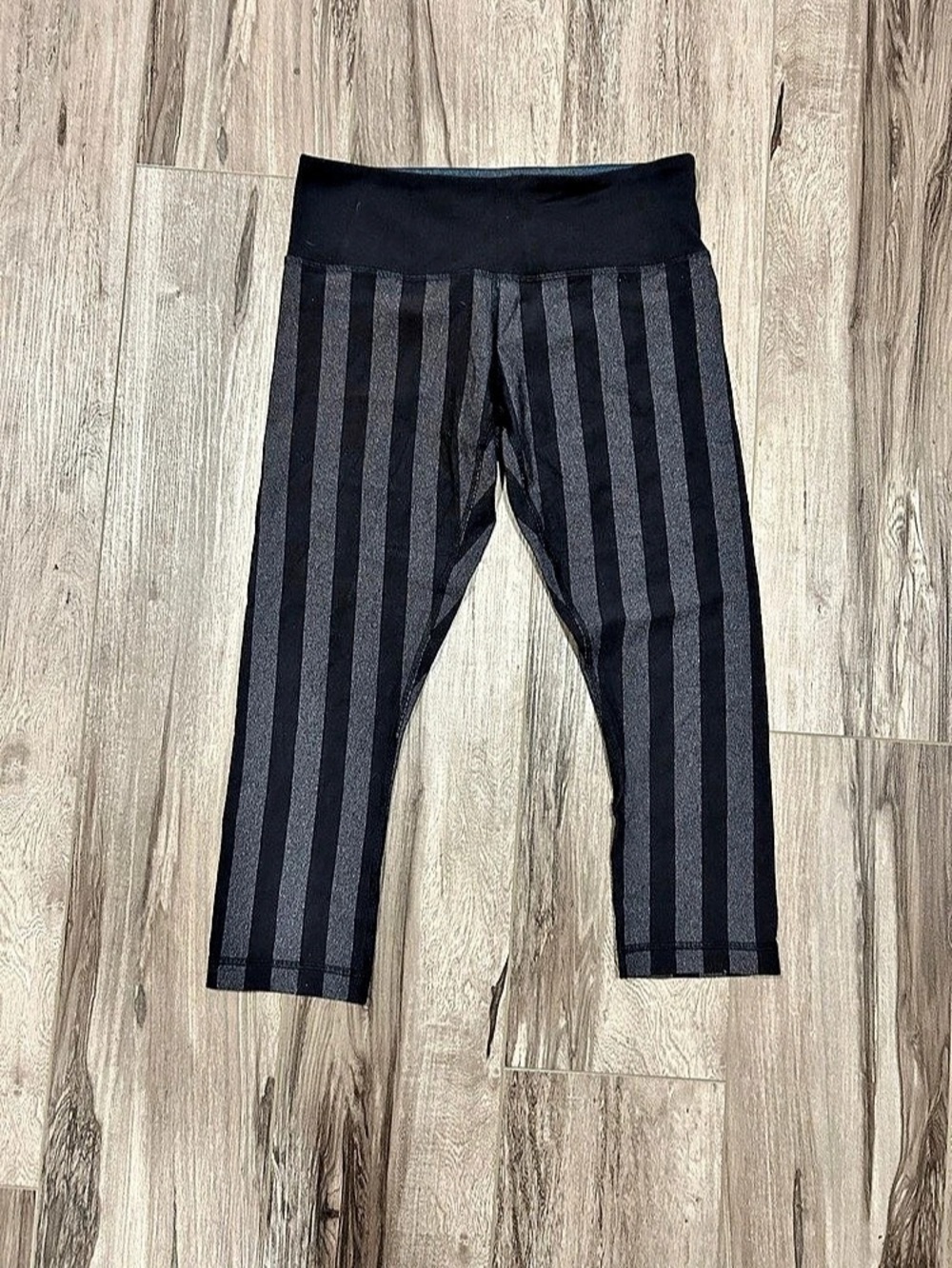 lululemon Black Gray Striped Leggings Size 6